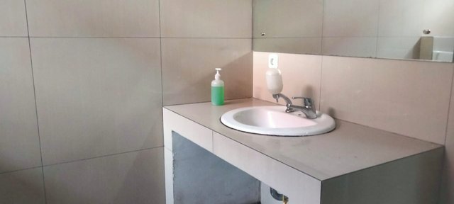 Toilet & Wastafel — foto 8