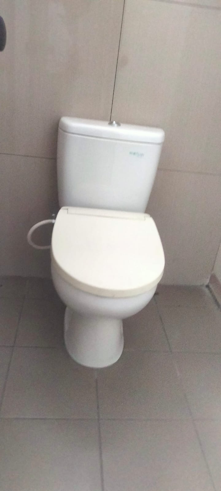 Toilet & Wastafel — foto 1